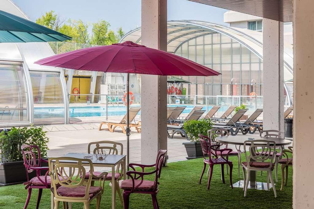 Apartamentos Tryp Madrid Airport Suites Exterior photo