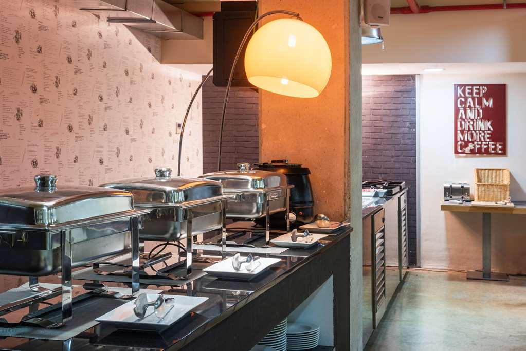 Apartamentos Tryp Madrid Airport Suites Restaurant photo