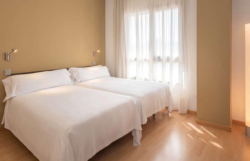 Apartamentos Tryp Madrid Airport Suites Room photo